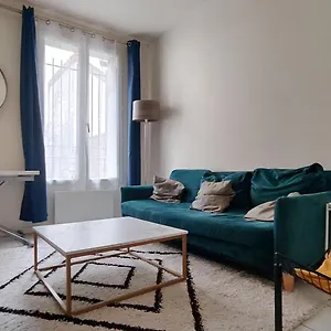 Modern 1 Bedroom Near The Metro. Hébergement de vacances Ivry-sur-Seine